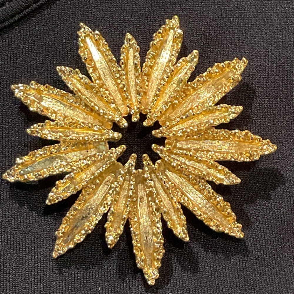 Vintage Avon Starflower Gold Tone Brooch, 1972